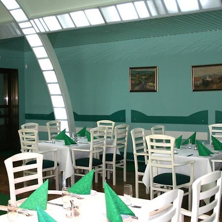 Cosmos Hotel تشيسيناو المظهر الخارجي الصورة